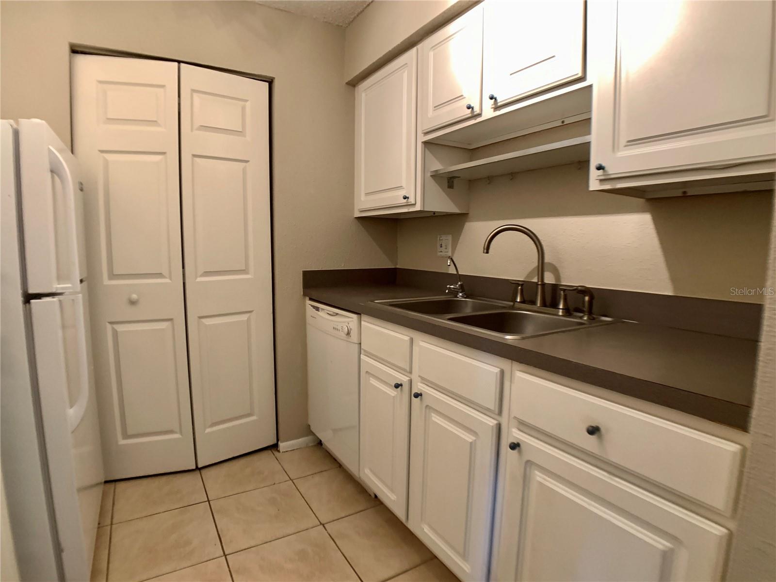 Image 7 of 22 For 3700 Idlebrook Circle 210