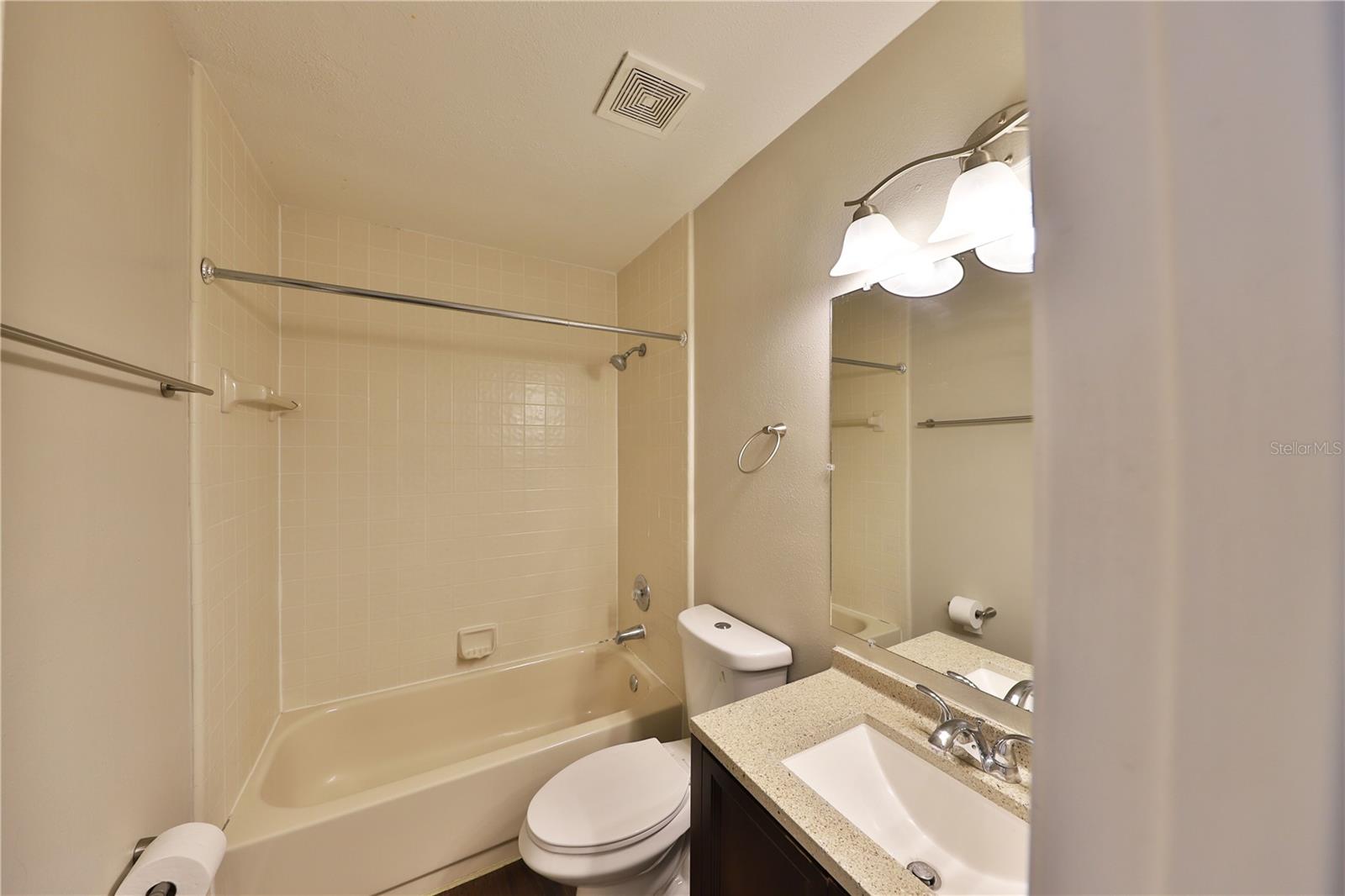 Image 16 of 19 For 624 Maple Oak Circle 108