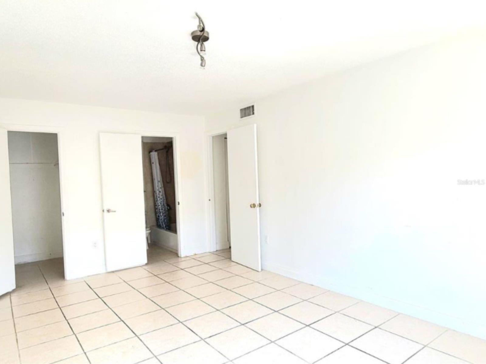 Image 14 of 14 For 496 Banyon Tree Circle 204