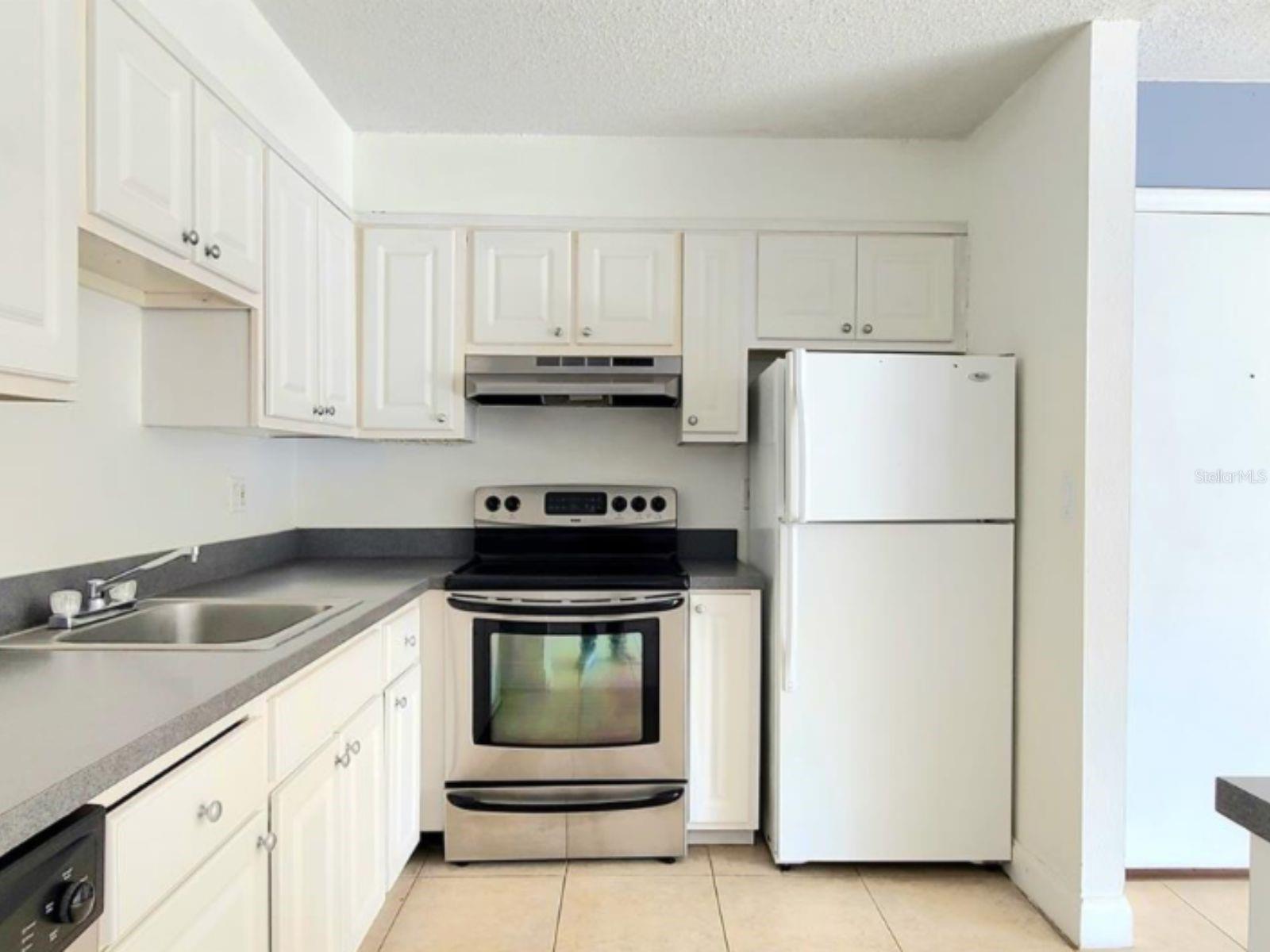 Image 7 of 14 For 496 Banyon Tree Circle 204