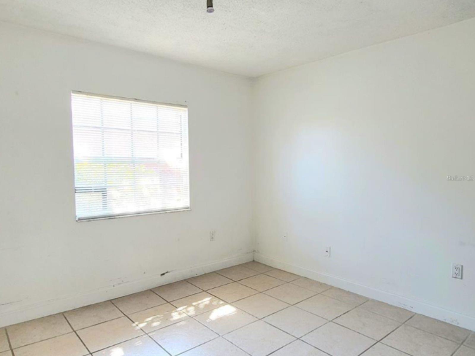 Image 8 of 14 For 496 Banyon Tree Circle 204