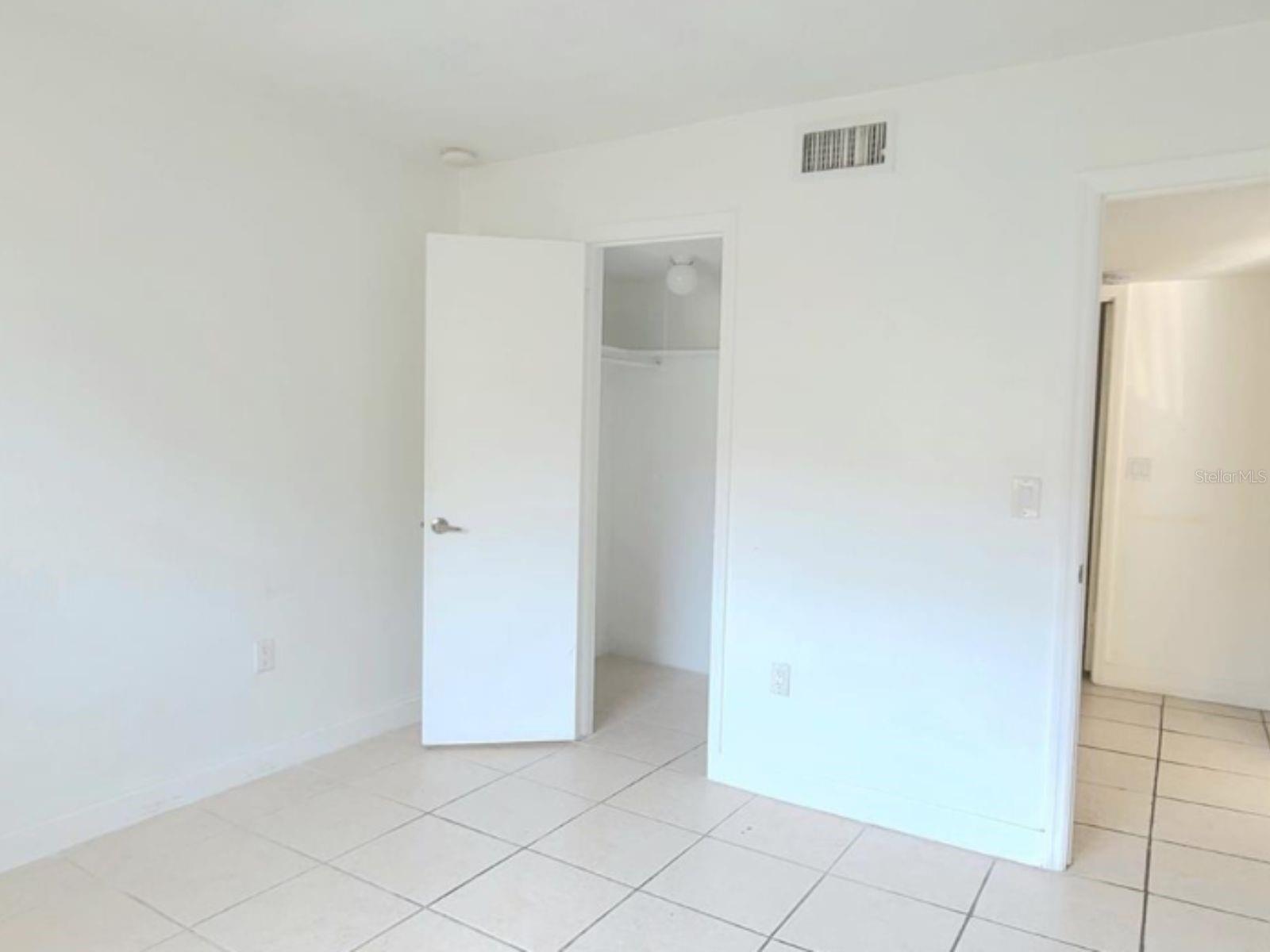 Image 9 of 14 For 496 Banyon Tree Circle 204