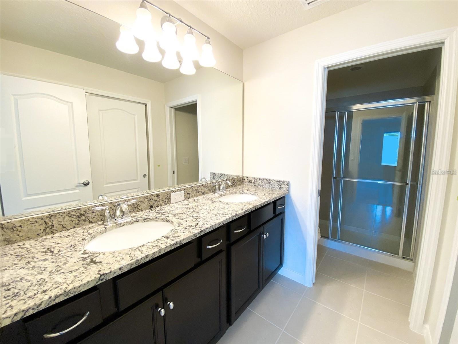 Listing photo id 8 for 2406 Dubai Street
