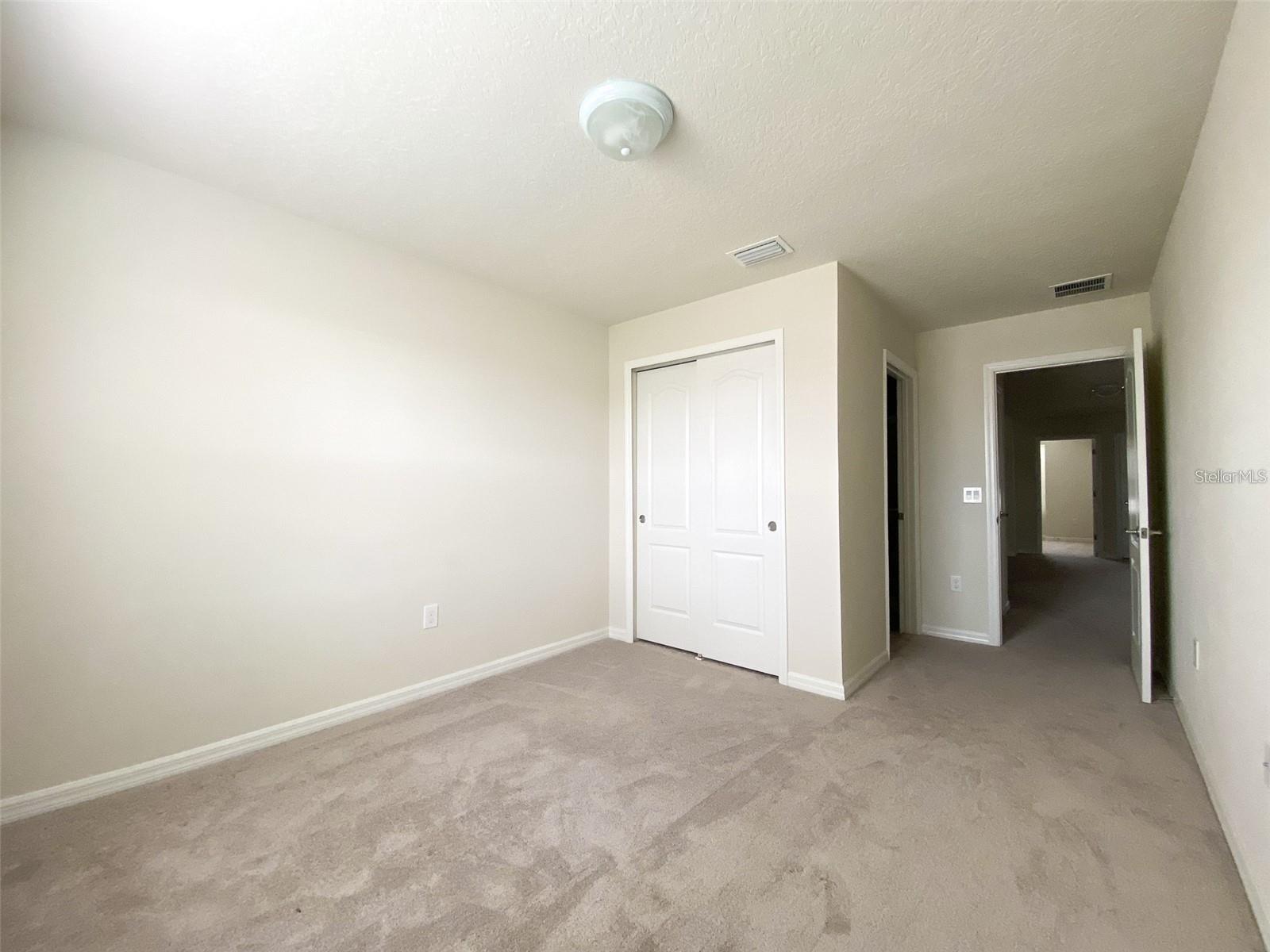 Listing photo id 10 for 2406 Dubai Street