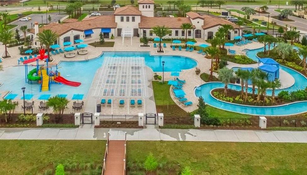 Listing photo id 19 for 2406 Dubai Street