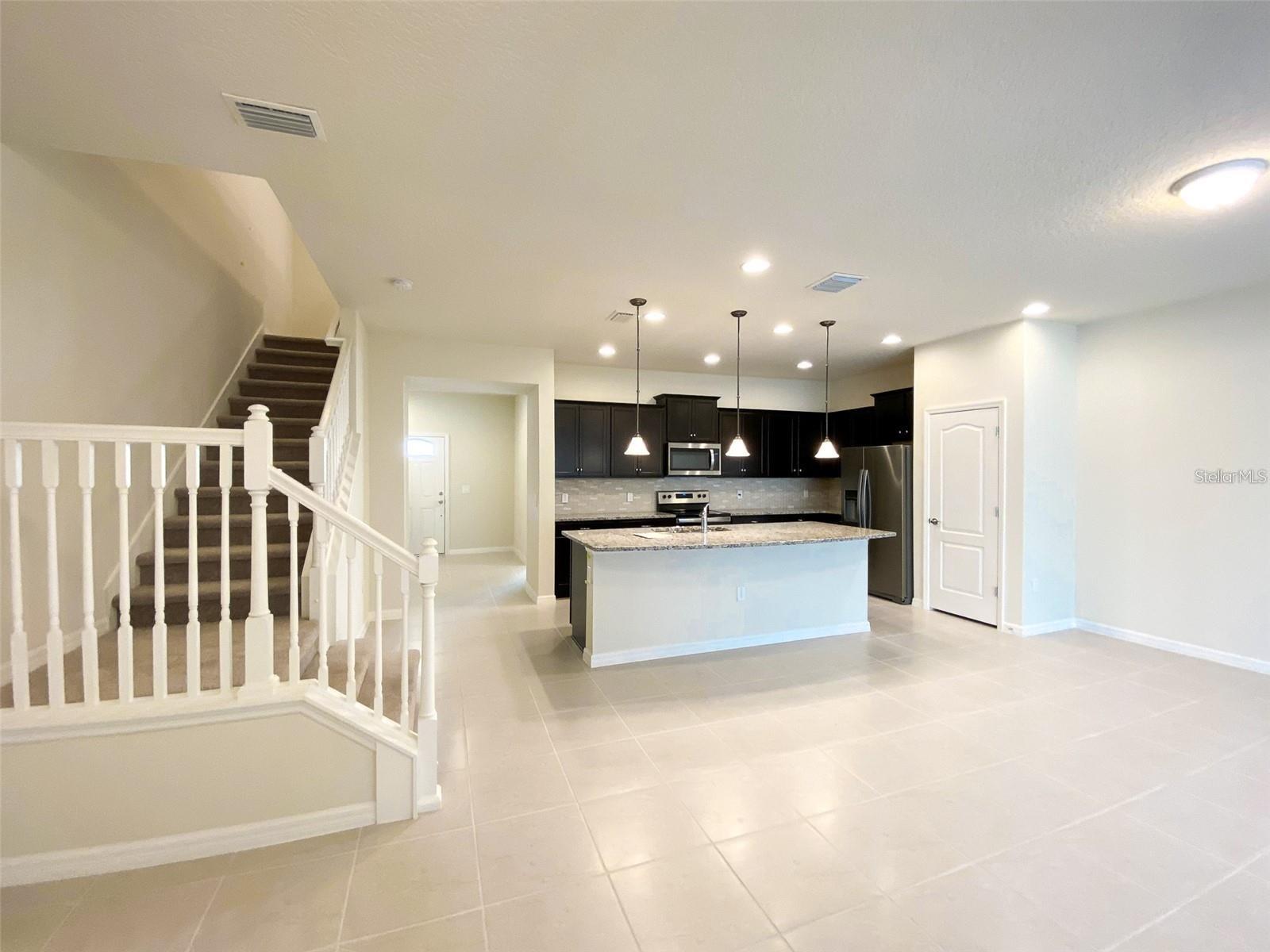 Listing photo id 1 for 2406 Dubai Street
