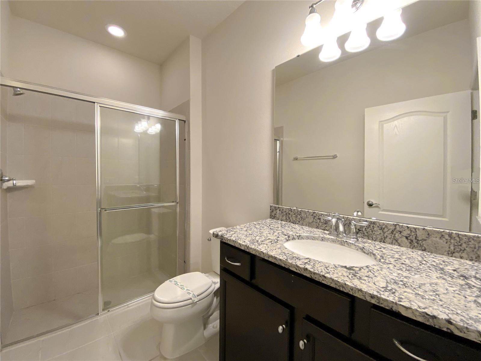 Listing photo id 5 for 2406 Dubai Street