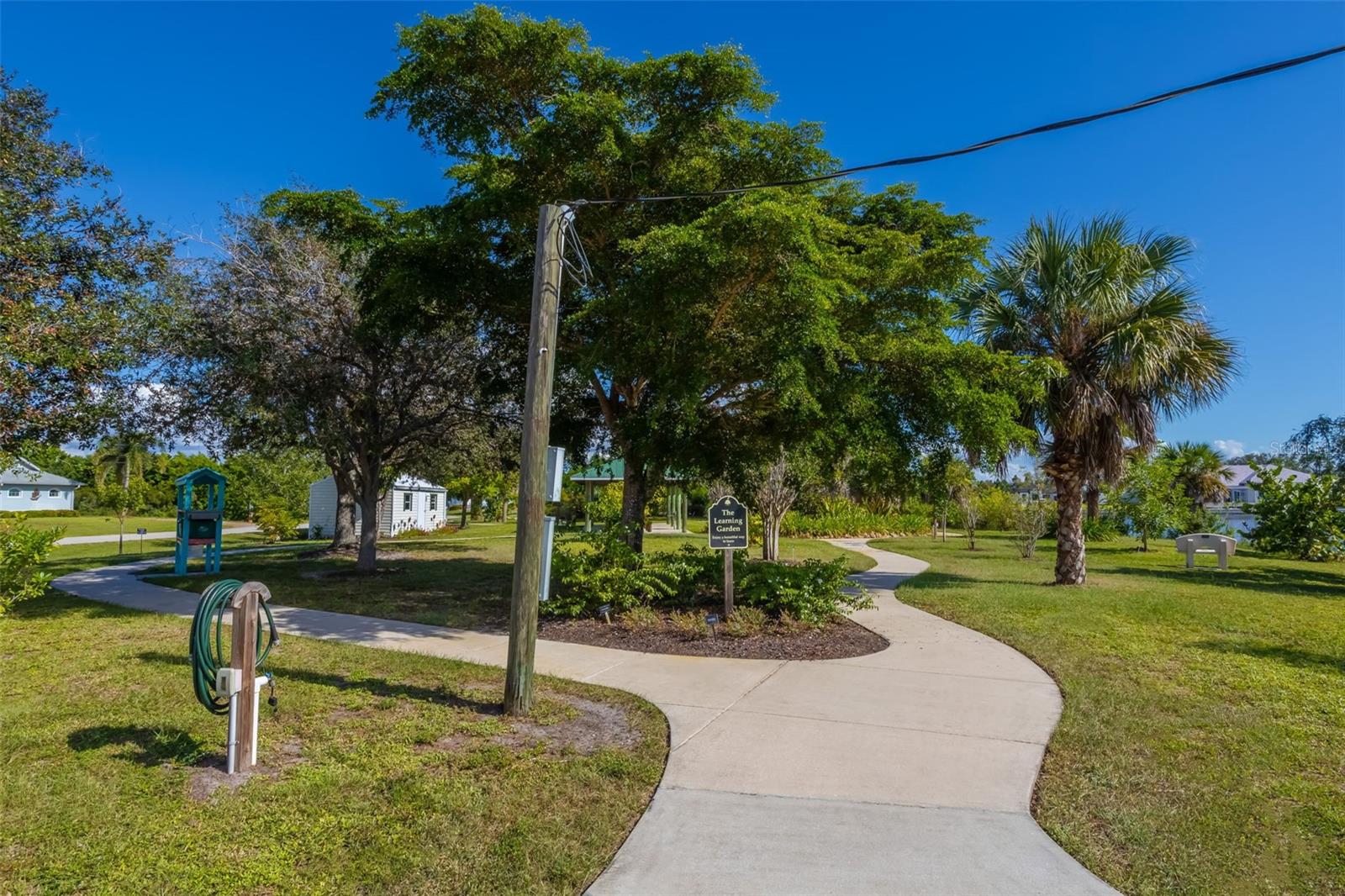 Image 13 of 27 For 15089 Lakeland Circle