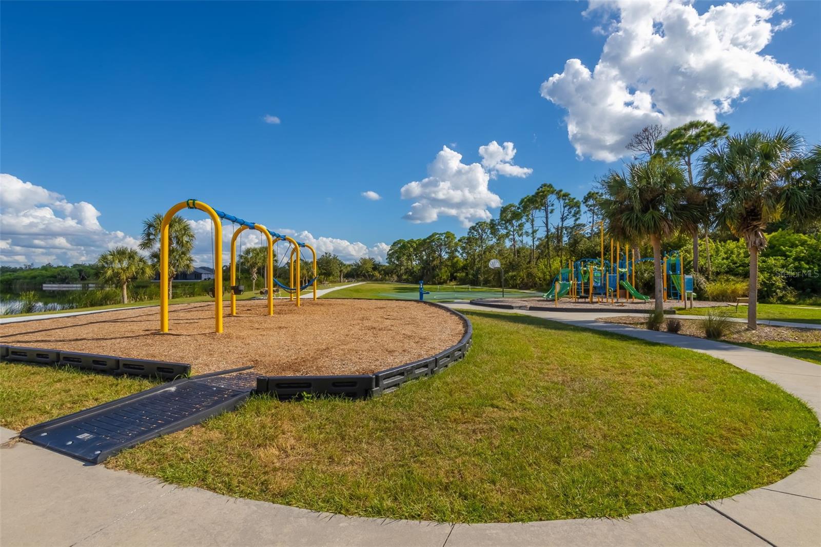 Image 21 of 27 For 15089 Lakeland Circle