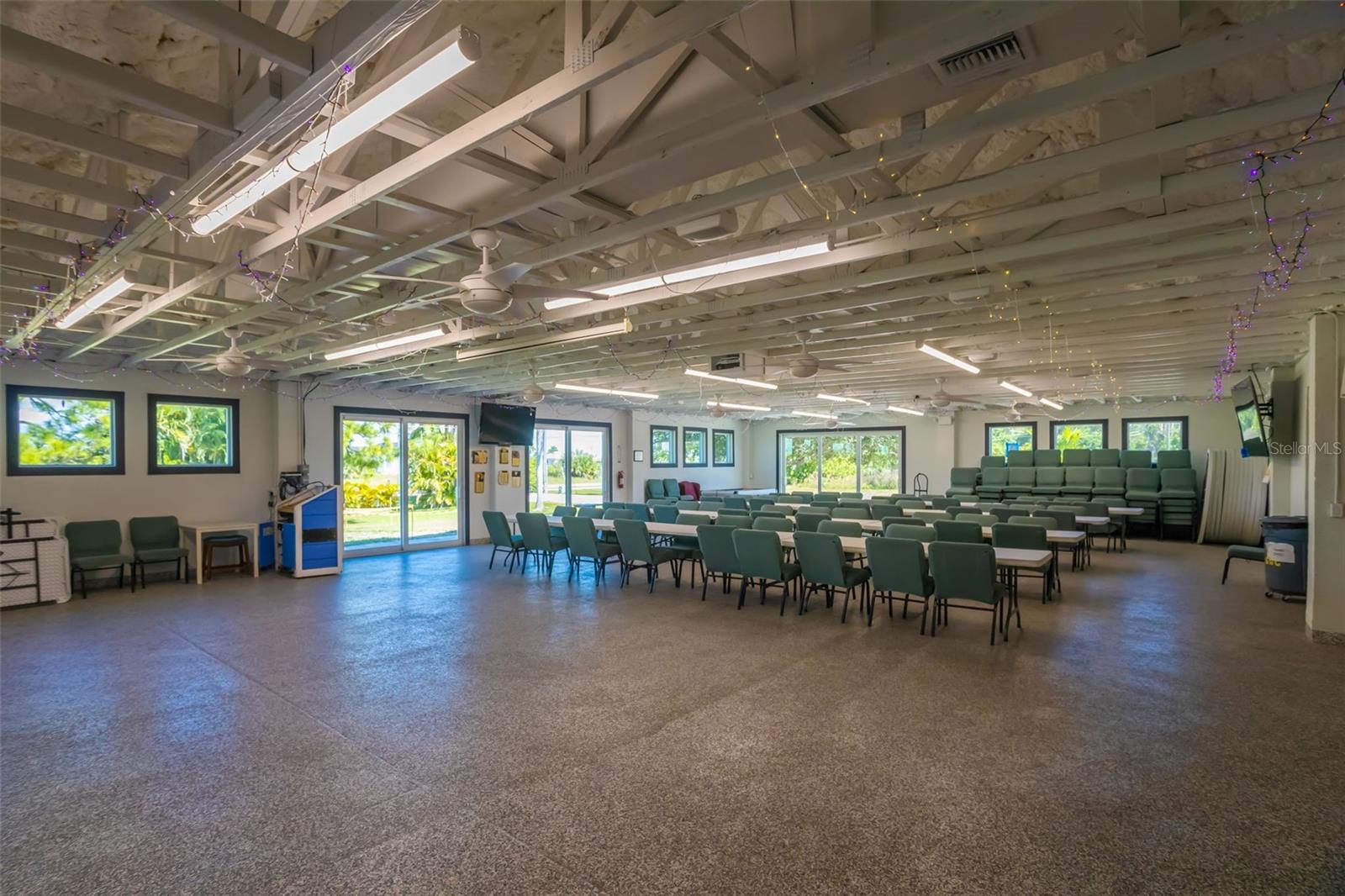 Image 3 of 27 For 15089 Lakeland Circle