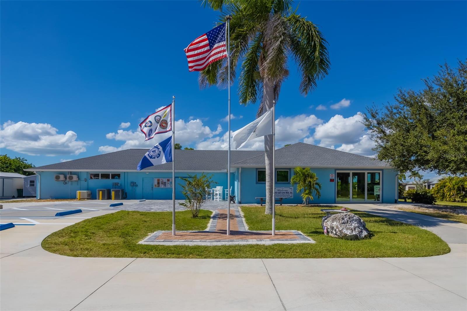 Image 4 of 27 For 15089 Lakeland Circle