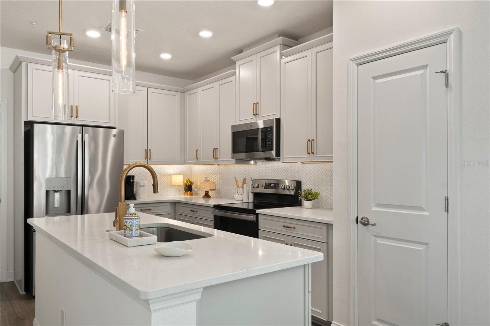 Image 13 of 45 For 8689 Tavistock Lakes Boulevard