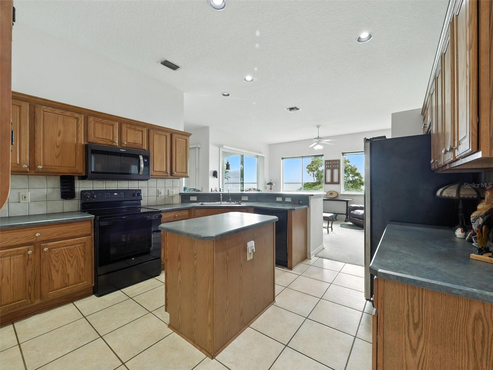 Image 12 of 26 For 6048 Una Drive