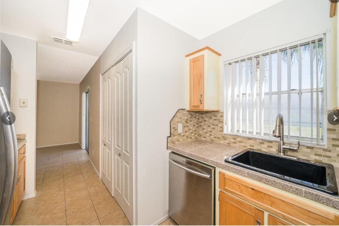 Image 14 of 25 For 4261 Pershing Pointe Place 2