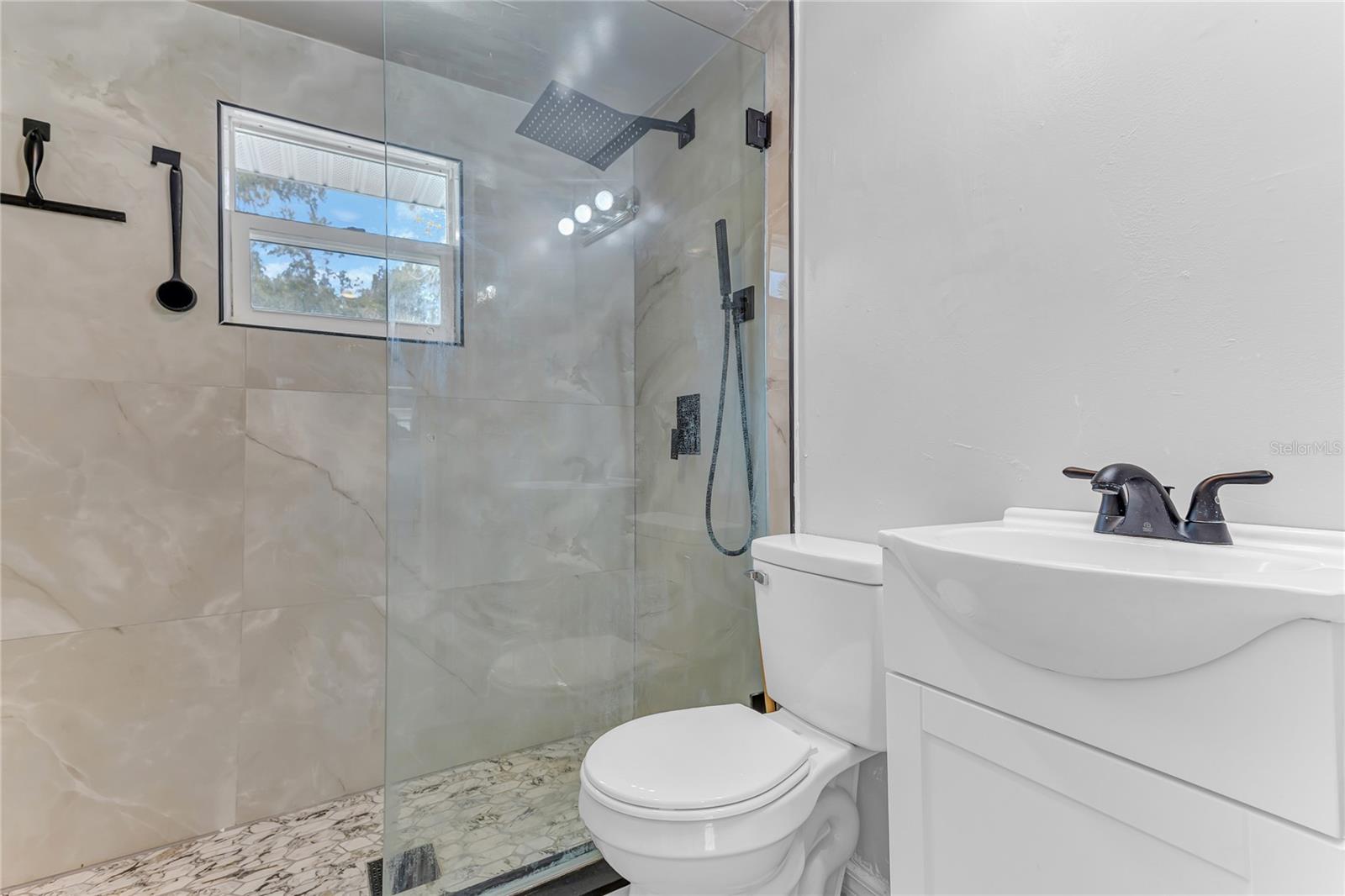 Image 13 of 25 For 2121 Woodland Drive