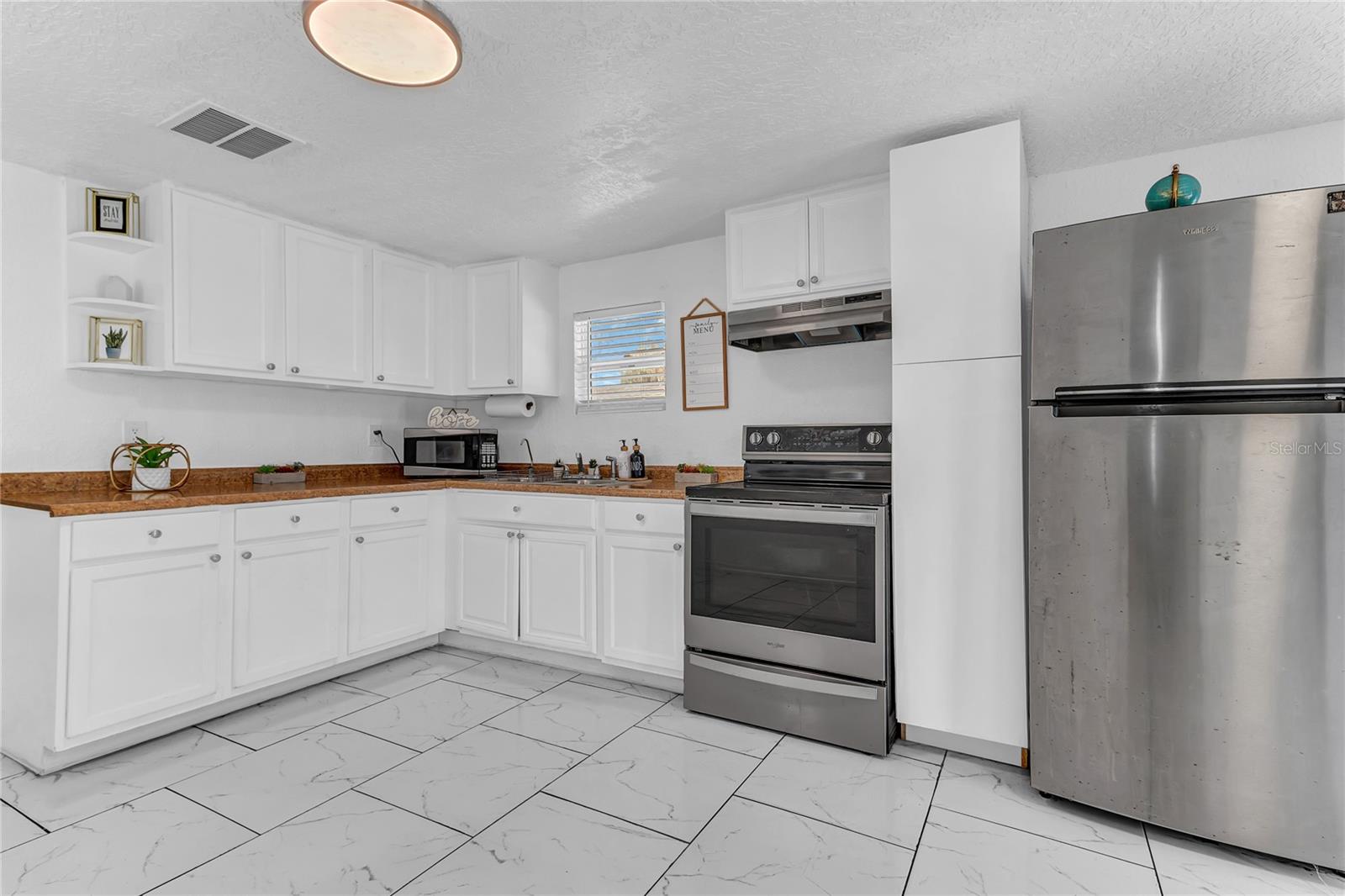 Image 16 of 25 For 2121 Woodland Drive