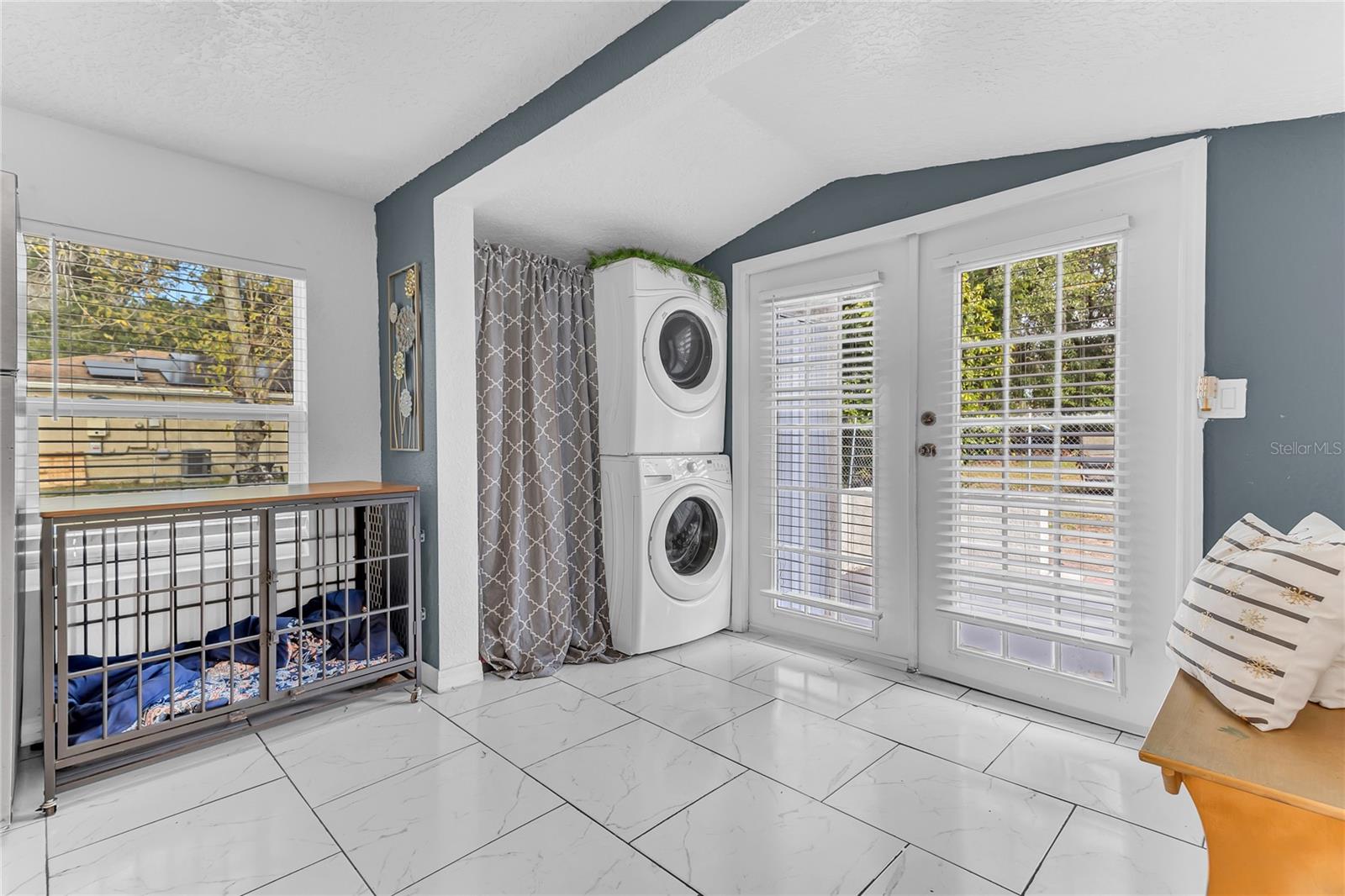 Image 19 of 25 For 2121 Woodland Drive