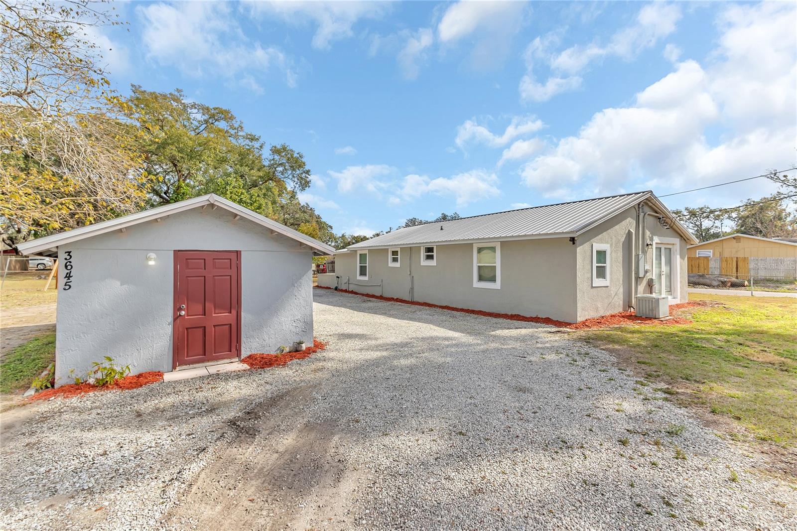 Image 5 of 25 For 2121 Woodland Drive