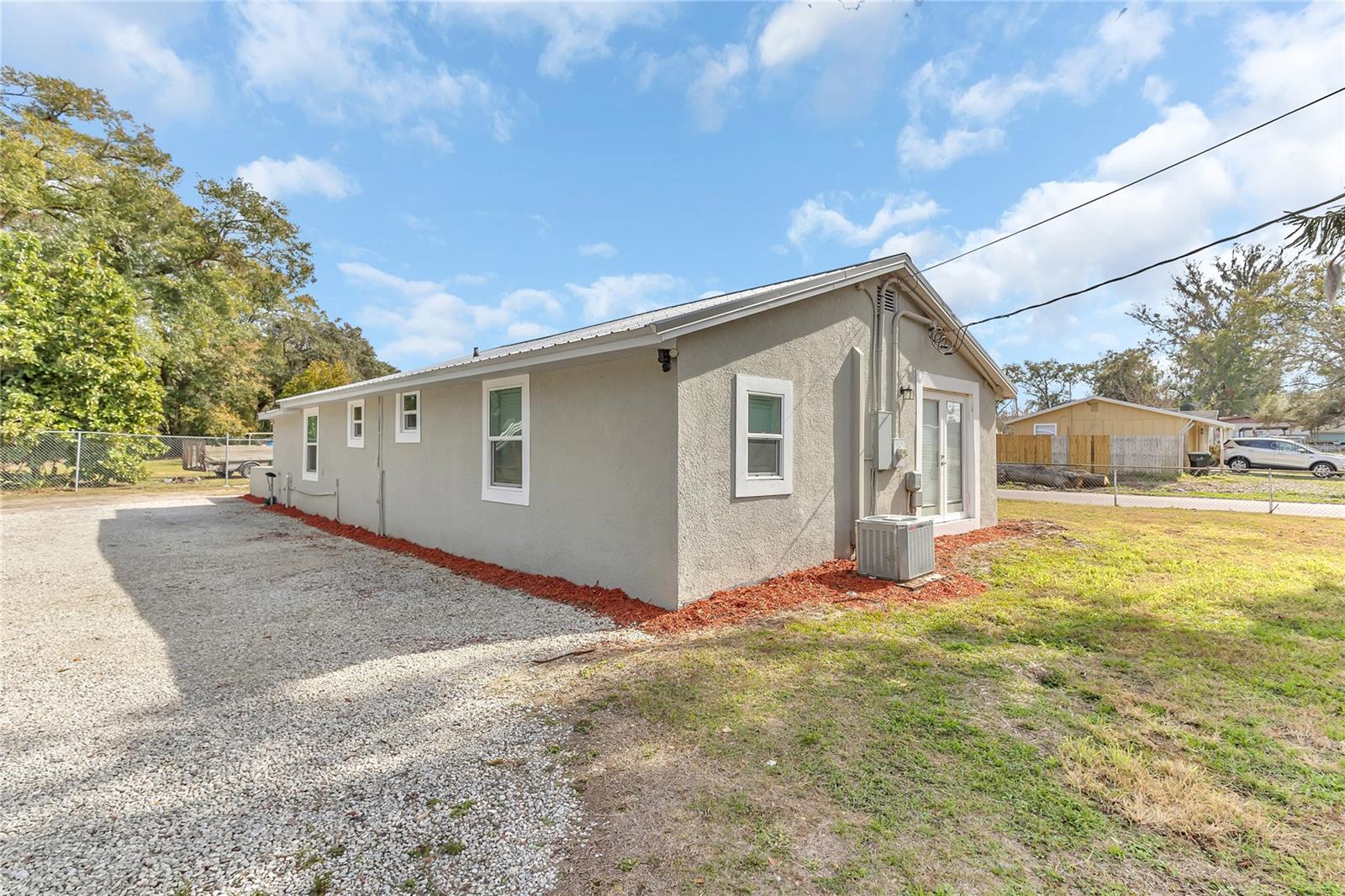 Image 6 of 25 For 2121 Woodland Drive
