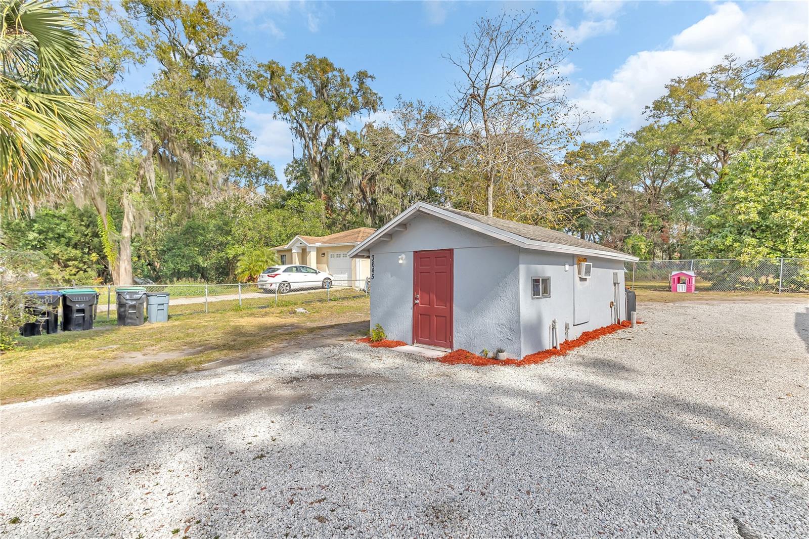 Image 7 of 25 For 2121 Woodland Drive