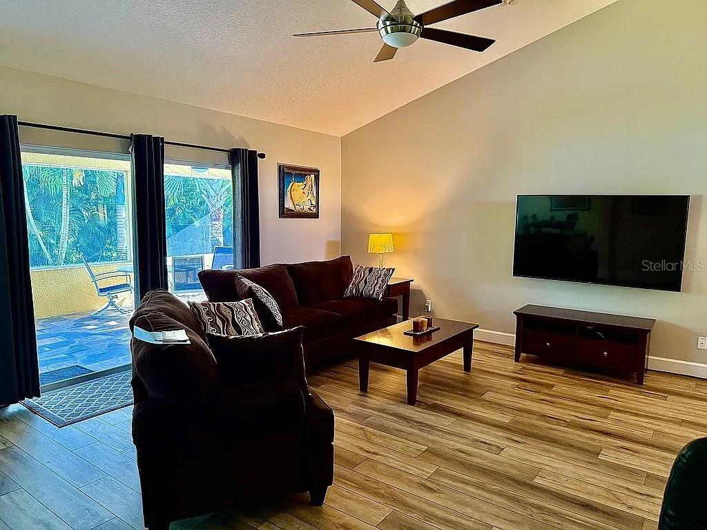 Image 7 of 19 For 524 Crawfish Drive