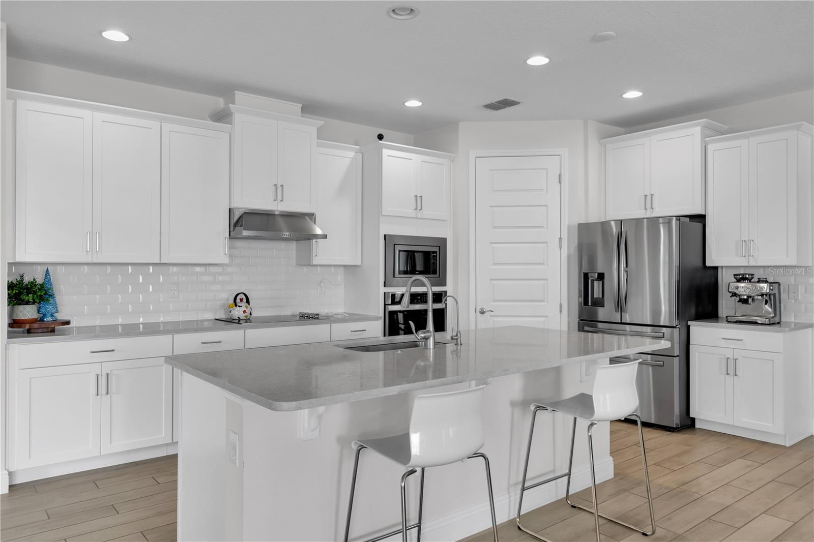 Listing photo id 9 for 8972 Sonoma Coast Drive