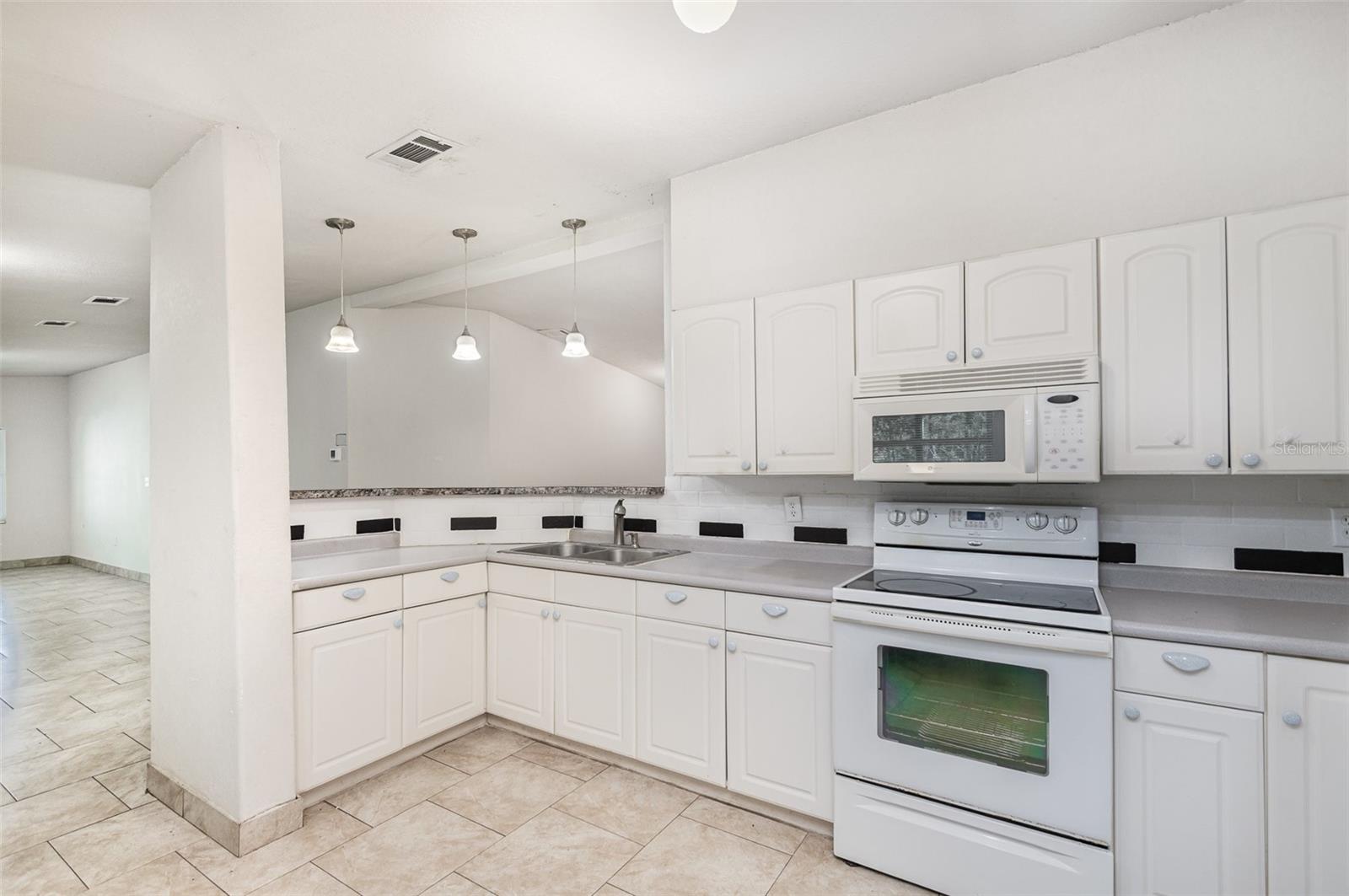 Image 10 of 39 For 39211 Coot Drive