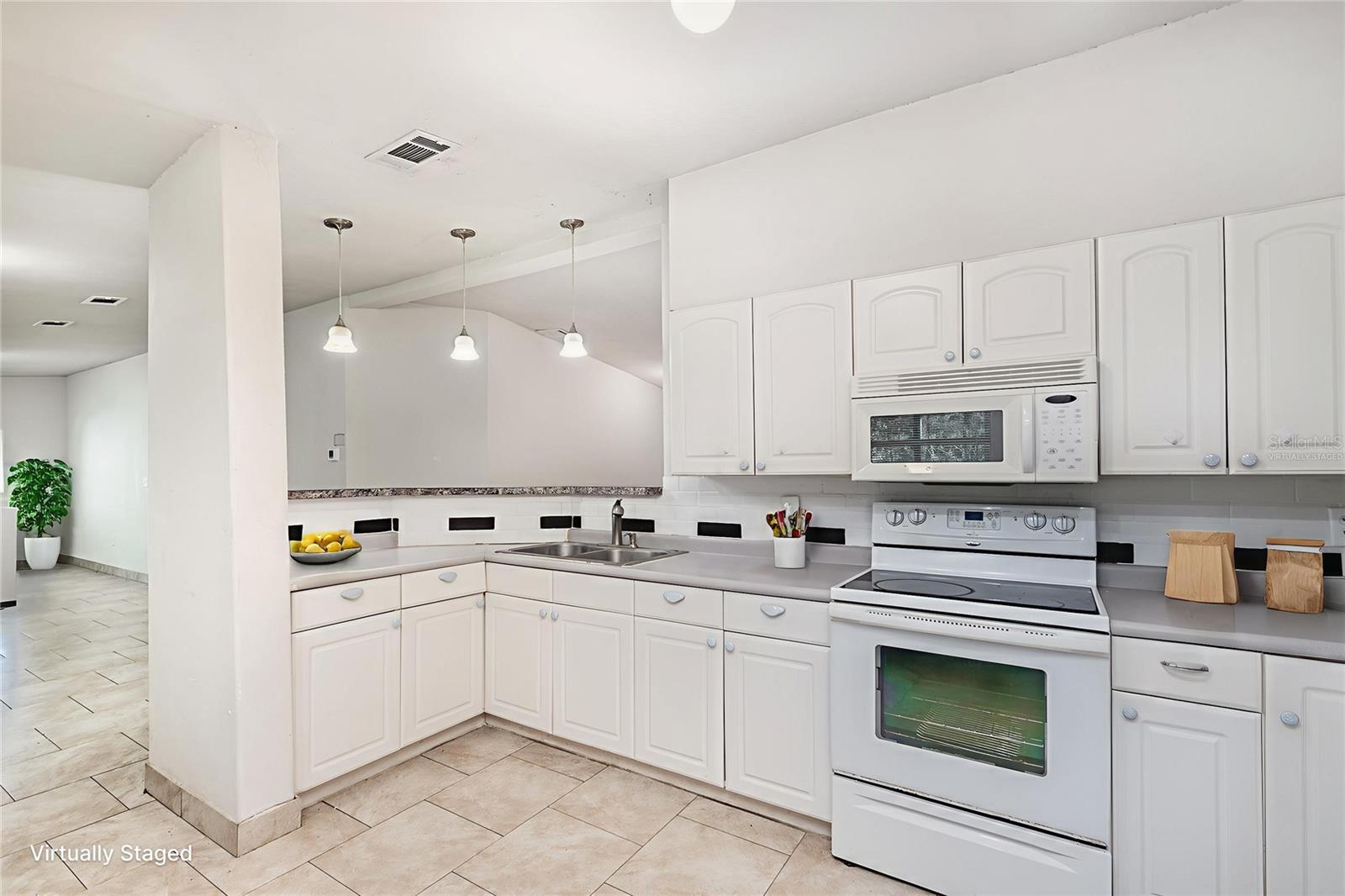 Image 11 of 39 For 39211 Coot Drive