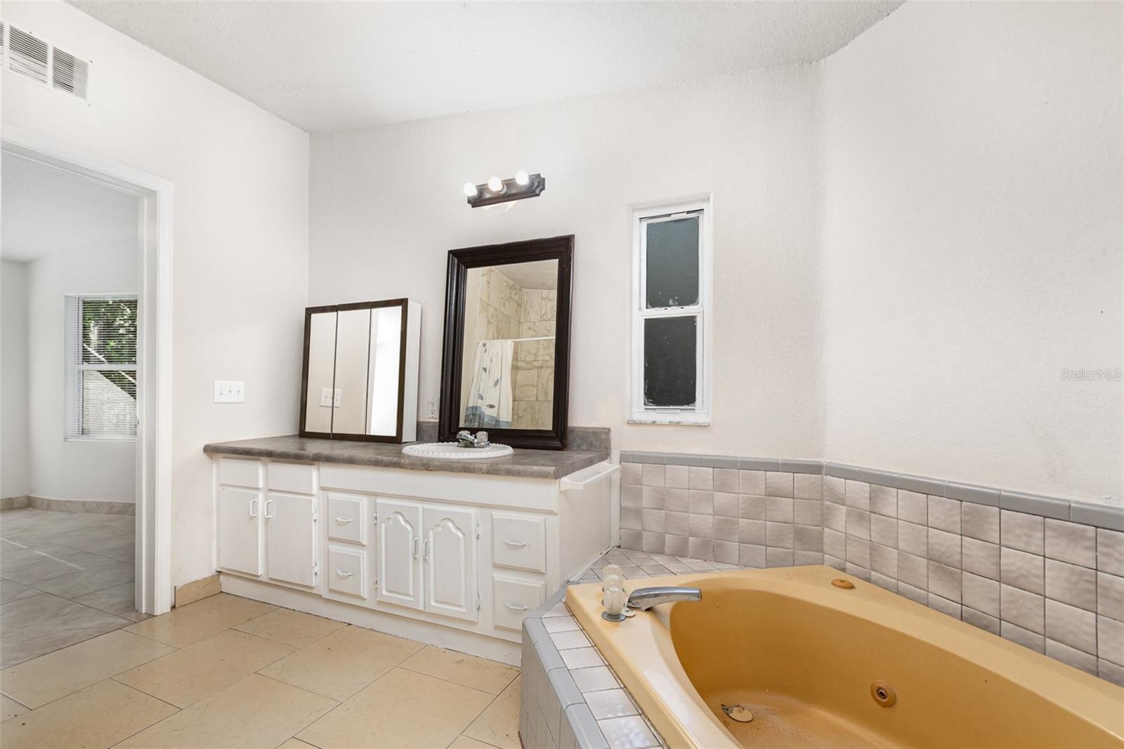 Image 21 of 39 For 39211 Coot Drive
