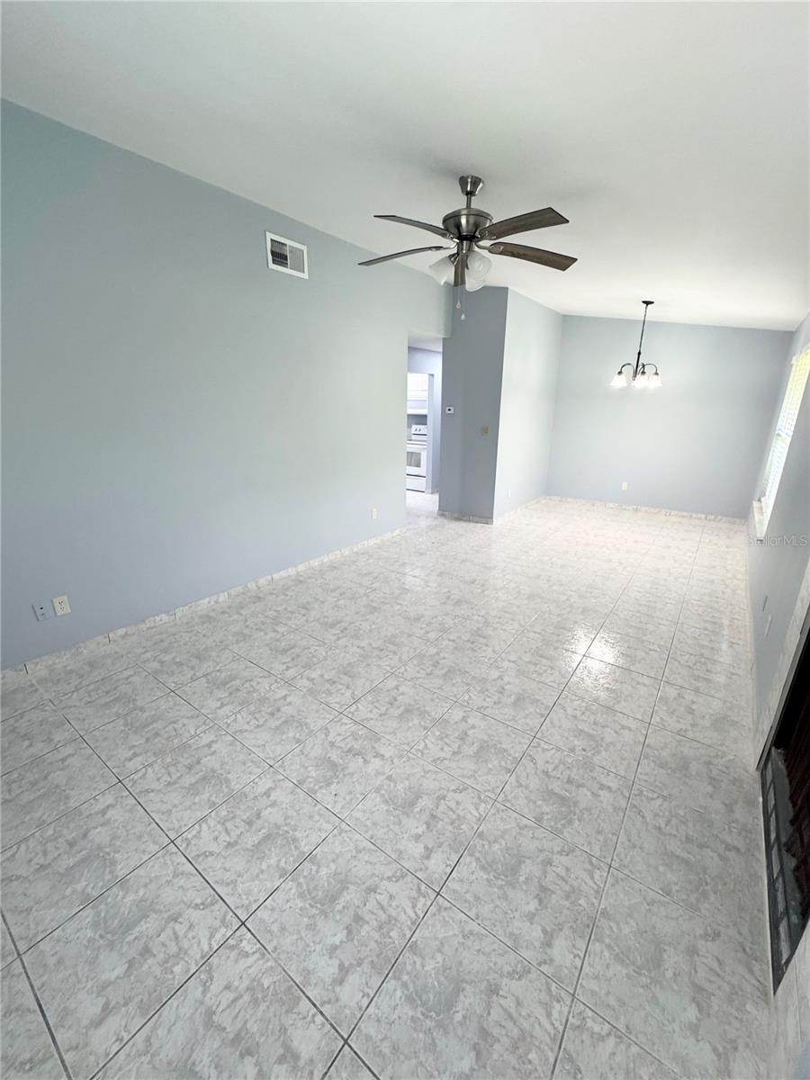 Image 5 of 15 For 4882 Semoran Boulevard 1408