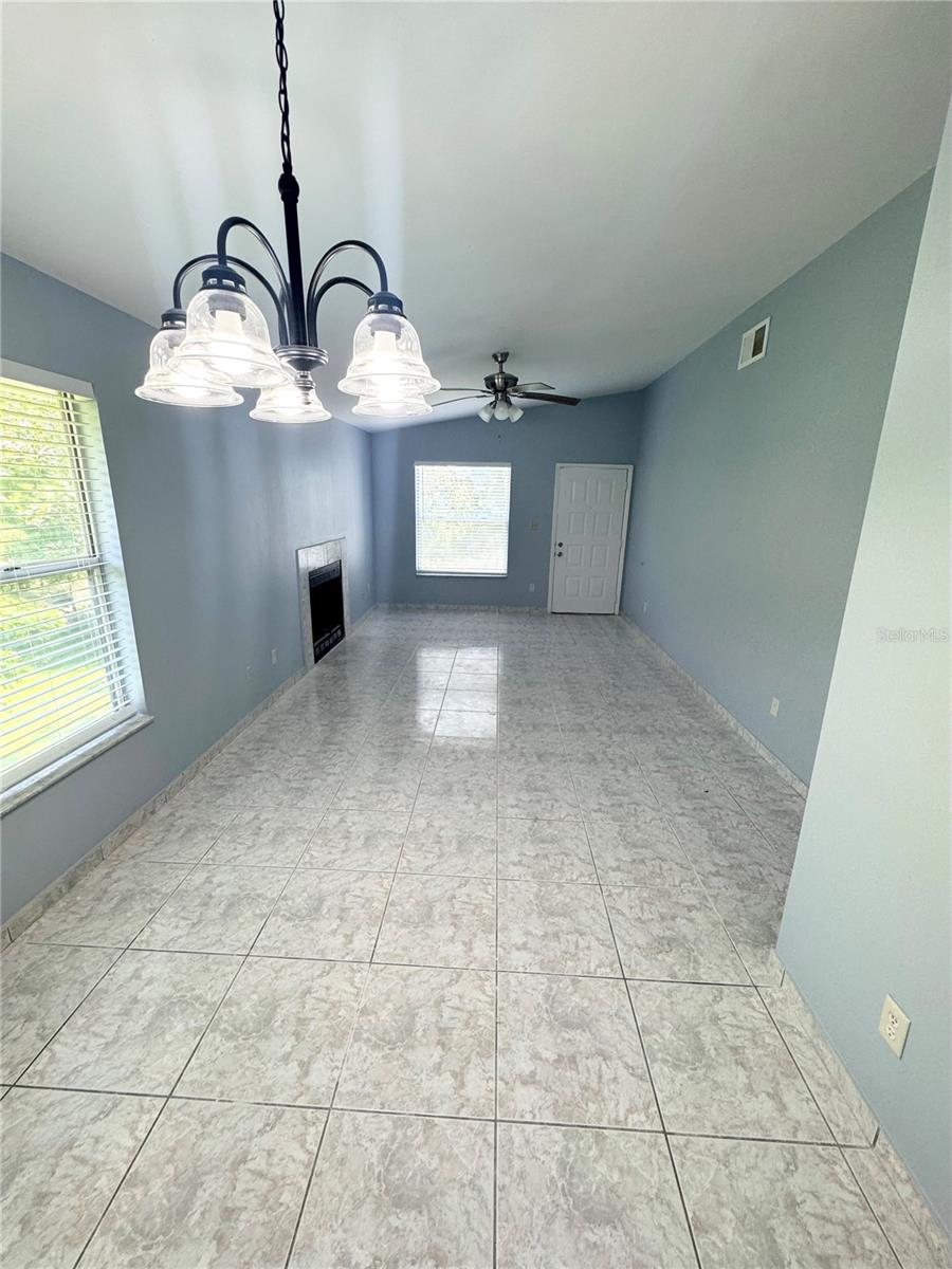 Image 6 of 15 For 4882 Semoran Boulevard 1408