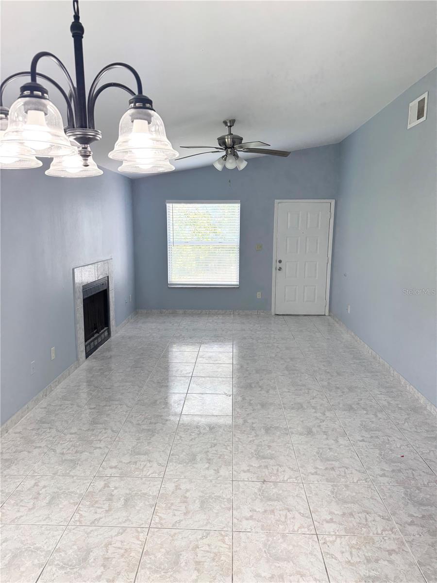 Image 7 of 15 For 4882 Semoran Boulevard 1408