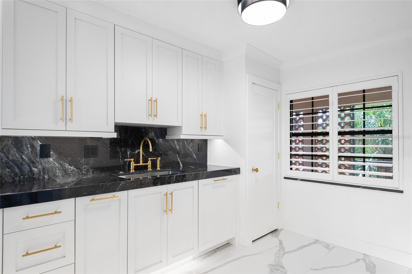 Image 11 of 53 For 100 Interlachen Avenue 404