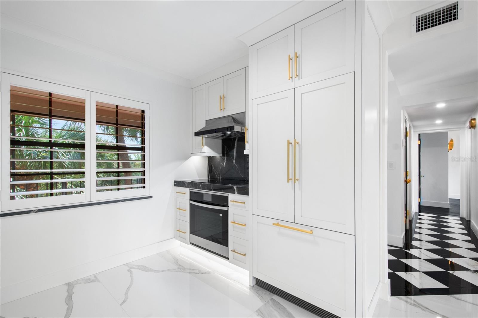Image 13 of 53 For 100 Interlachen Avenue 404