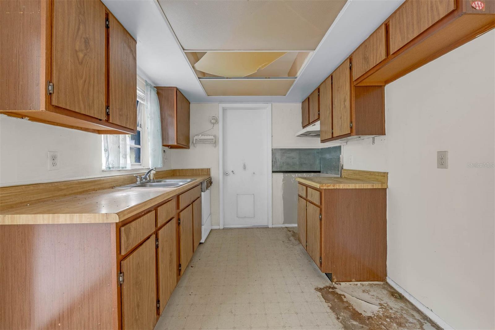 Image 12 of 36 For 881 Kimball Drive