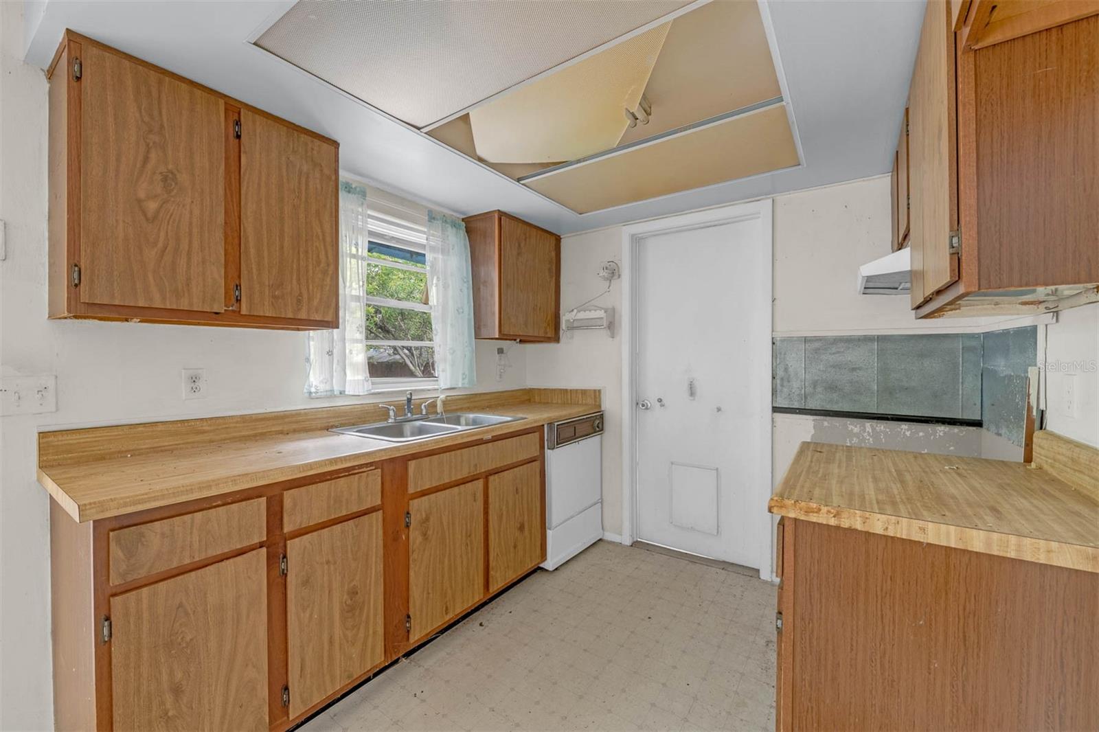 Image 13 of 36 For 881 Kimball Drive