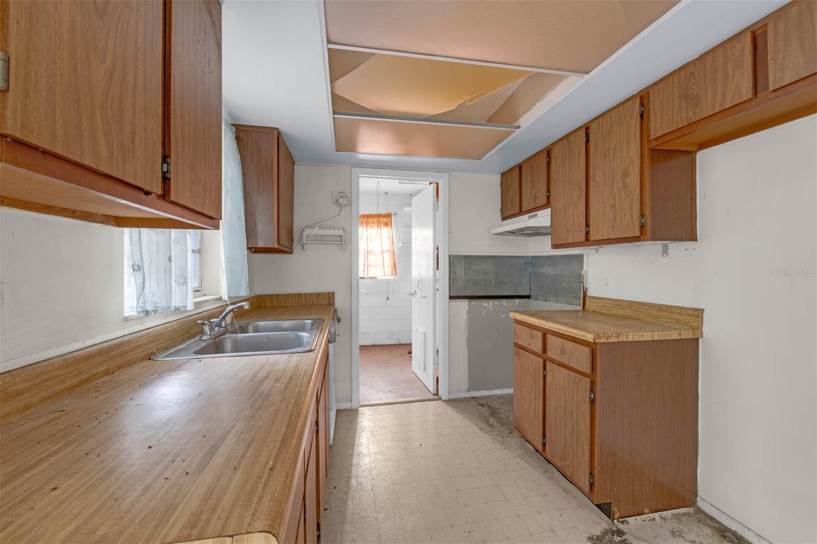 Image 14 of 36 For 881 Kimball Drive