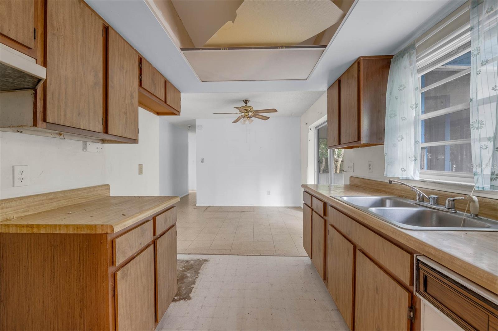 Image 15 of 36 For 881 Kimball Drive