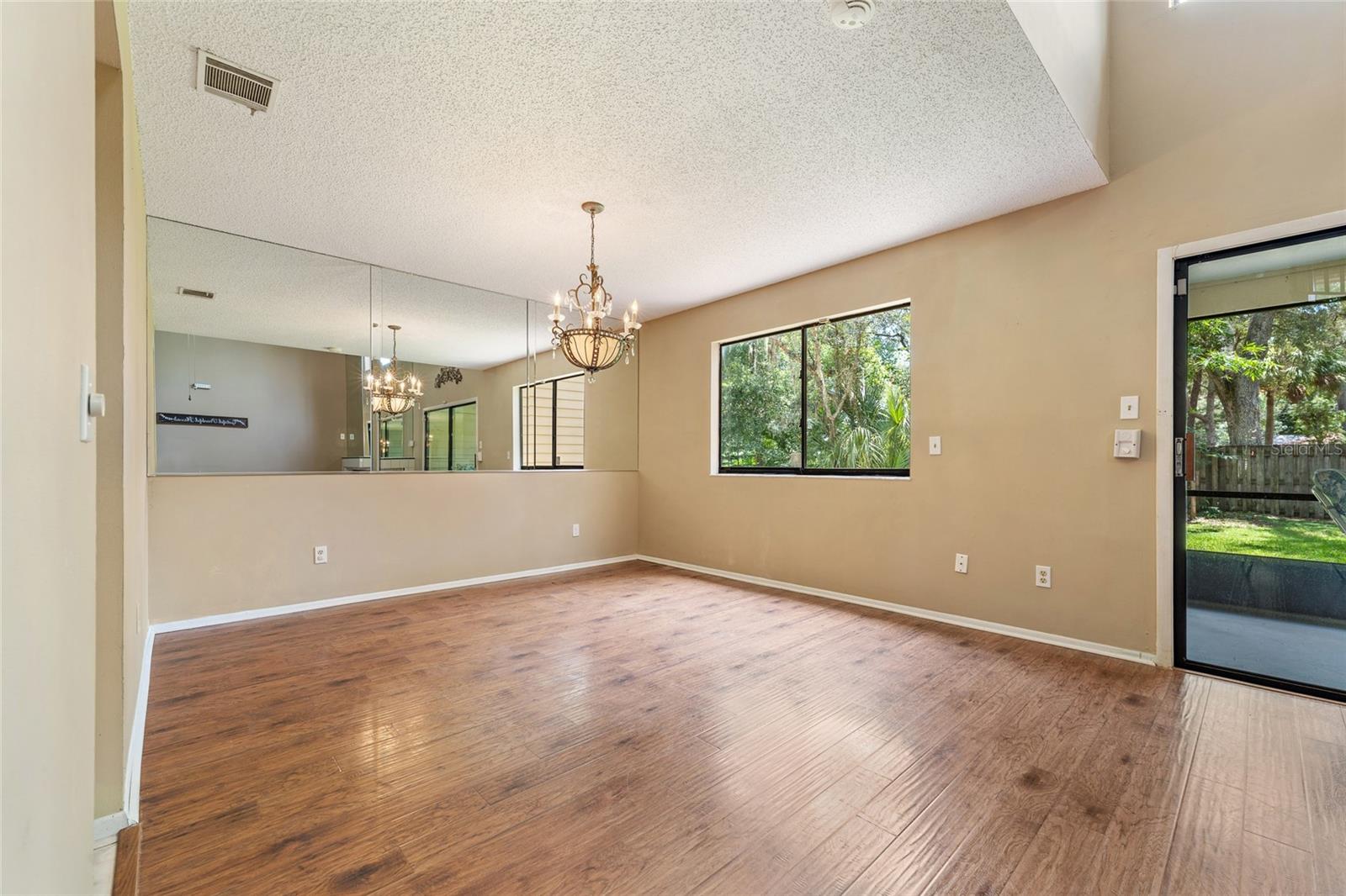 Image 5 of 19 For 358 Winchester Court