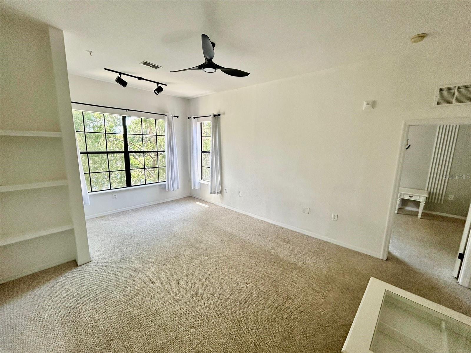 Image 5 of 20 For 6137 Metrowest Boulevard 304