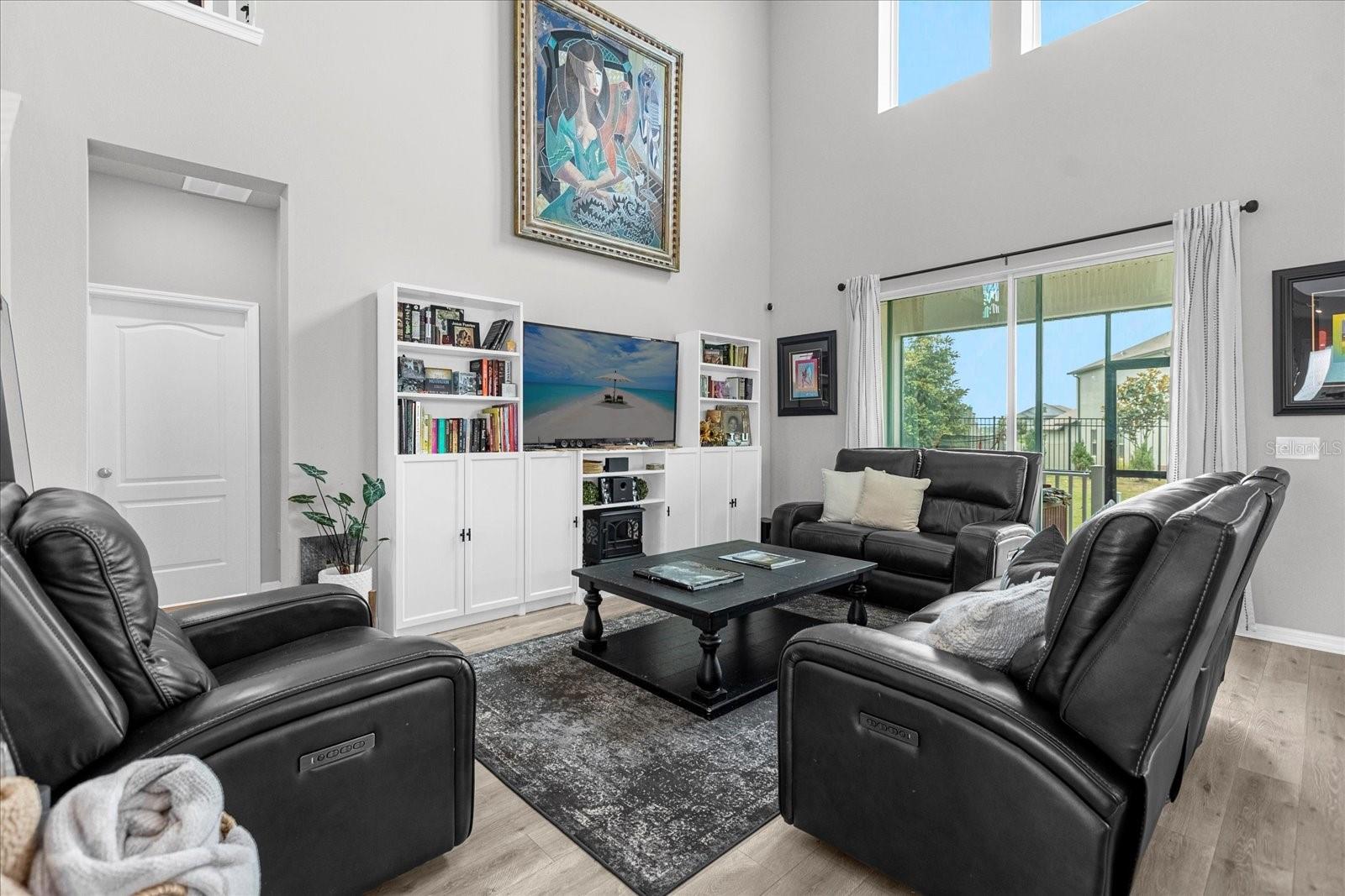 Image 10 of 40 For 17027 Crestmont Boulevard