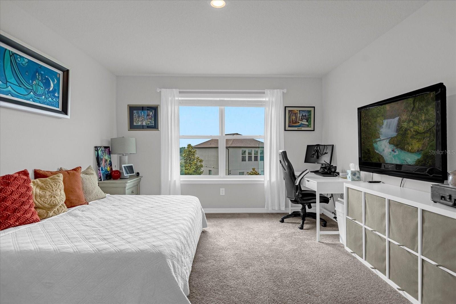 Image 15 of 40 For 17027 Crestmont Boulevard