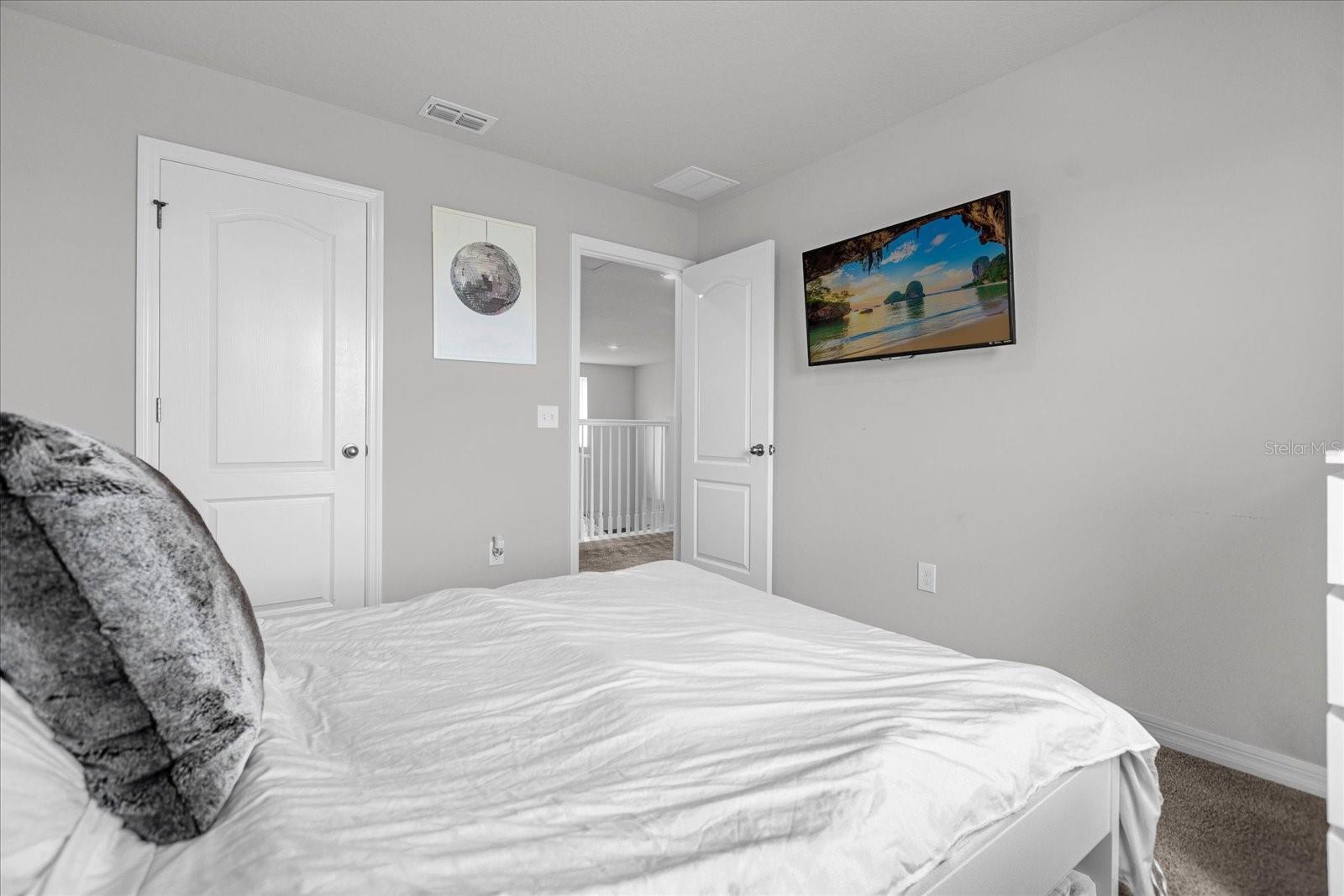 Image 19 of 40 For 17027 Crestmont Boulevard