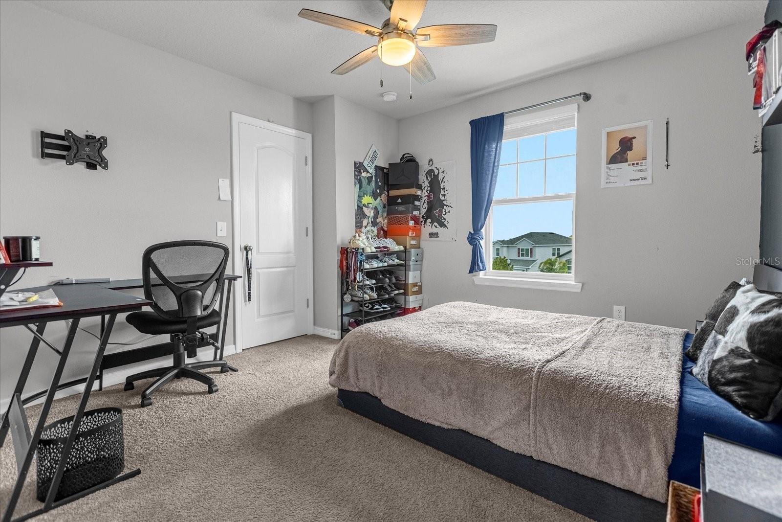 Image 21 of 40 For 17027 Crestmont Boulevard