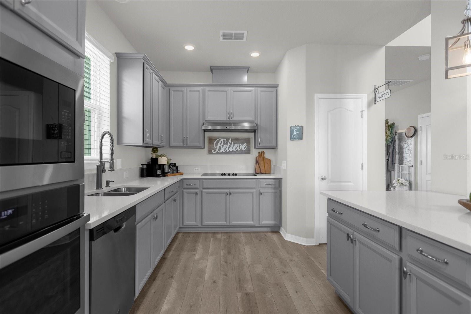 Image 6 of 40 For 17027 Crestmont Boulevard