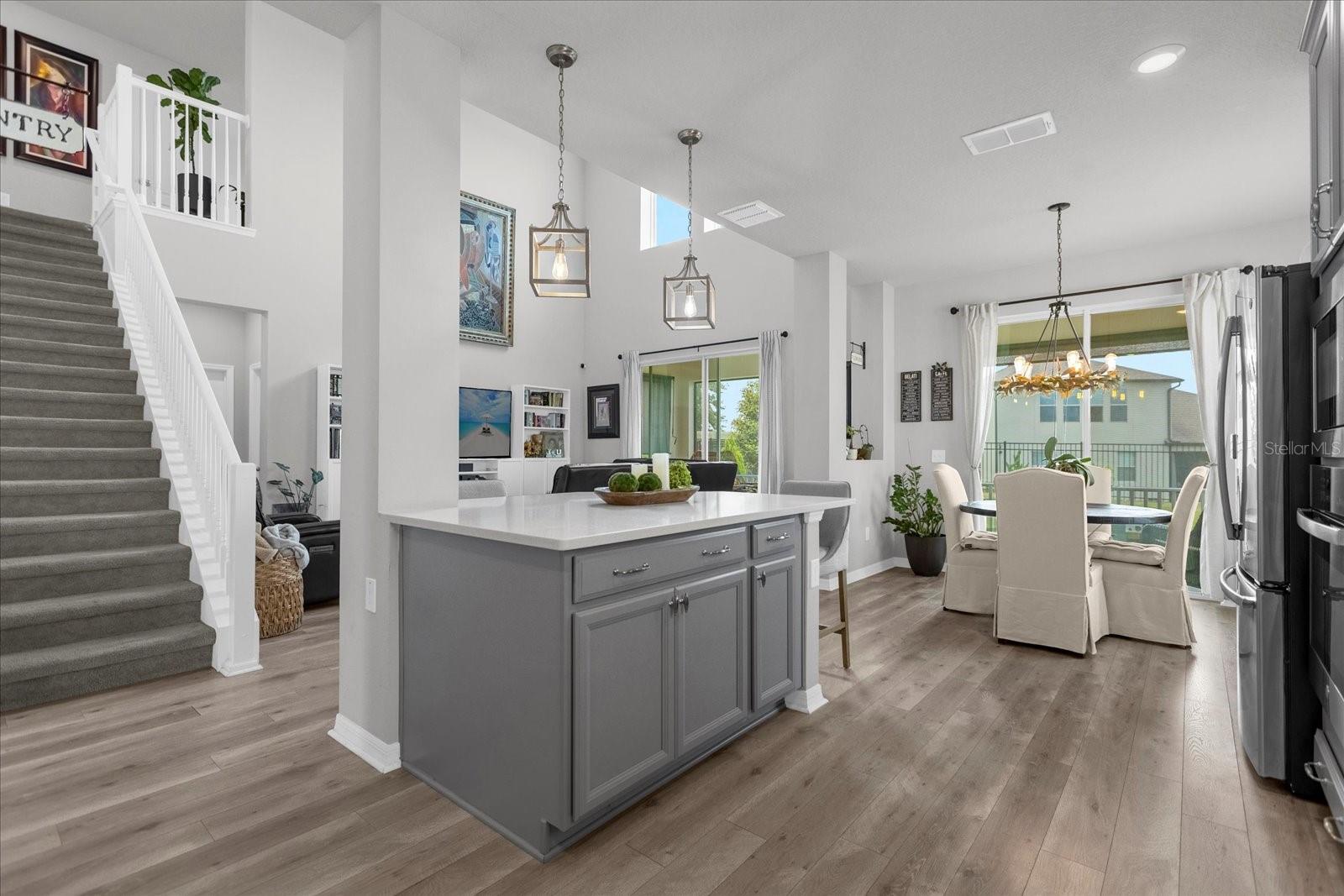 Image 7 of 40 For 17027 Crestmont Boulevard