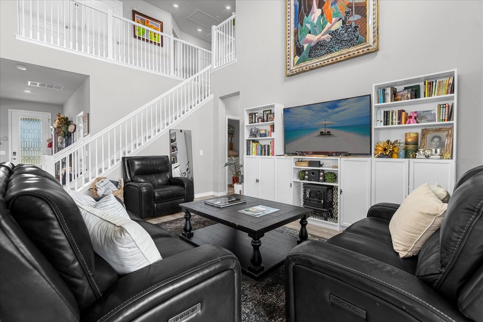 Image 9 of 40 For 17027 Crestmont Boulevard