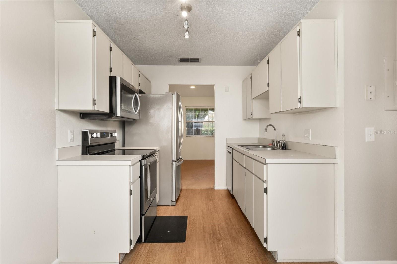 Image 7 of 35 For 11854 Mintwood Court