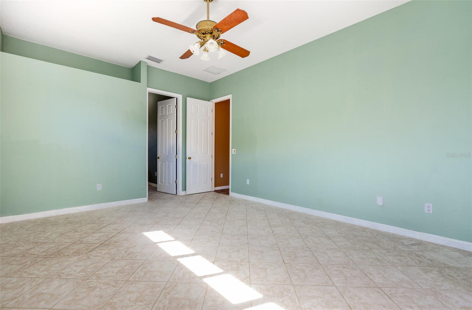 Image 10 of 19 For 7118 42nd Court E