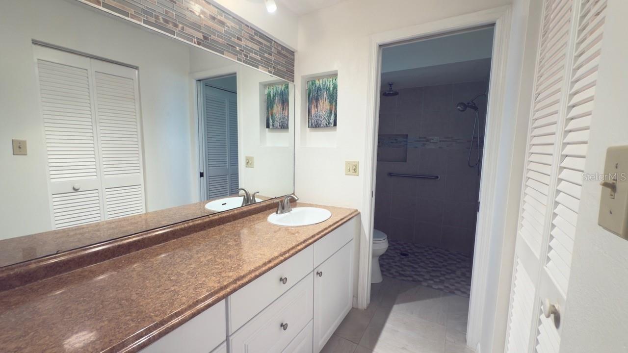 Image 10 of 26 For 4765 Oak Forest Drive W 47